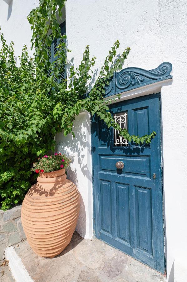 Traditional House Under The Clock Tower With Sweet View Poros Town Екстер'єр фото