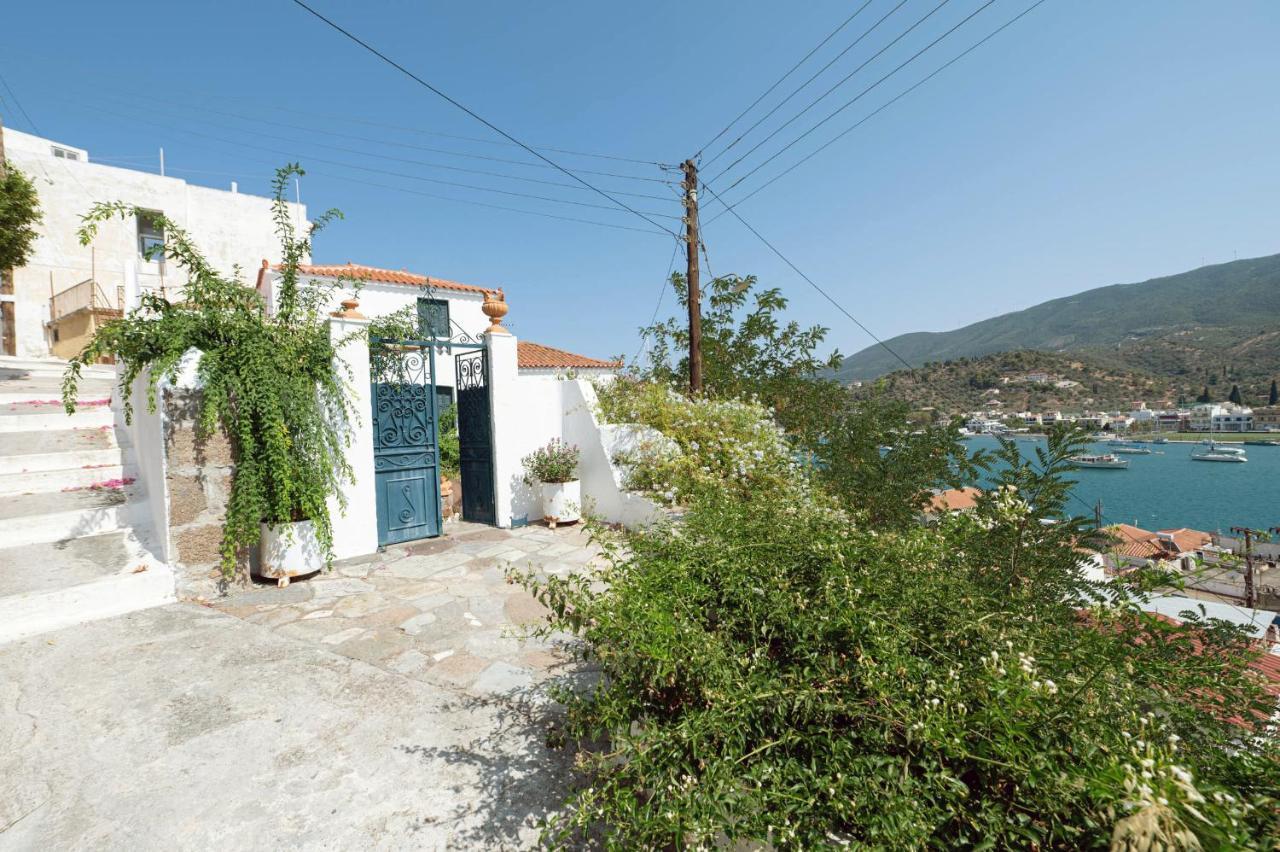 Traditional House Under The Clock Tower With Sweet View Poros Town Екстер'єр фото