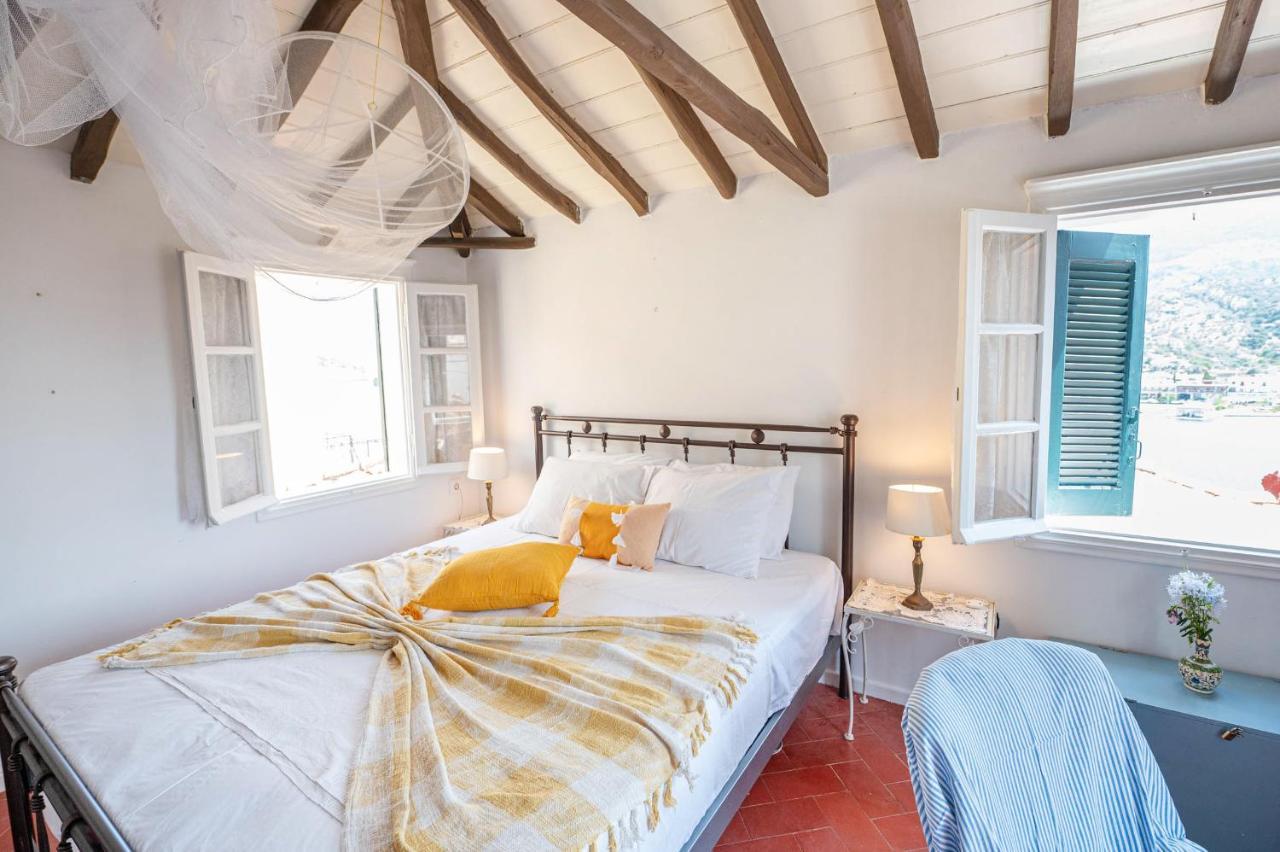 Traditional House Under The Clock Tower With Sweet View Poros Town Екстер'єр фото