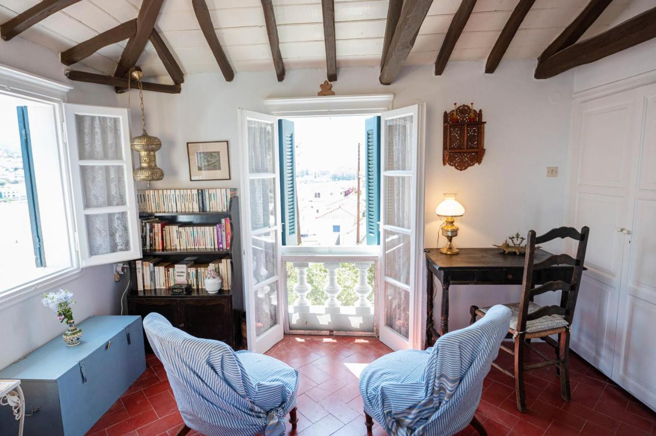 Traditional House Under The Clock Tower With Sweet View Poros Town Екстер'єр фото