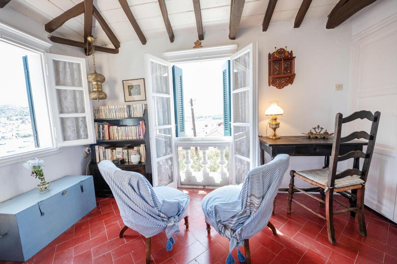 Traditional House Under The Clock Tower With Sweet View Poros Town Екстер'єр фото