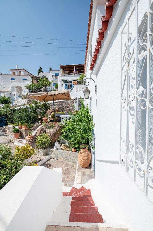 Traditional House Under The Clock Tower With Sweet View Poros Town Екстер'єр фото