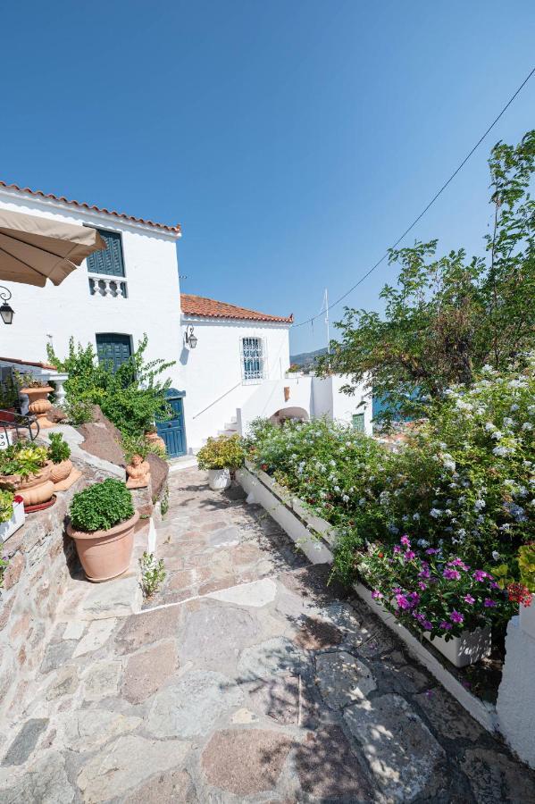 Traditional House Under The Clock Tower With Sweet View Poros Town Екстер'єр фото