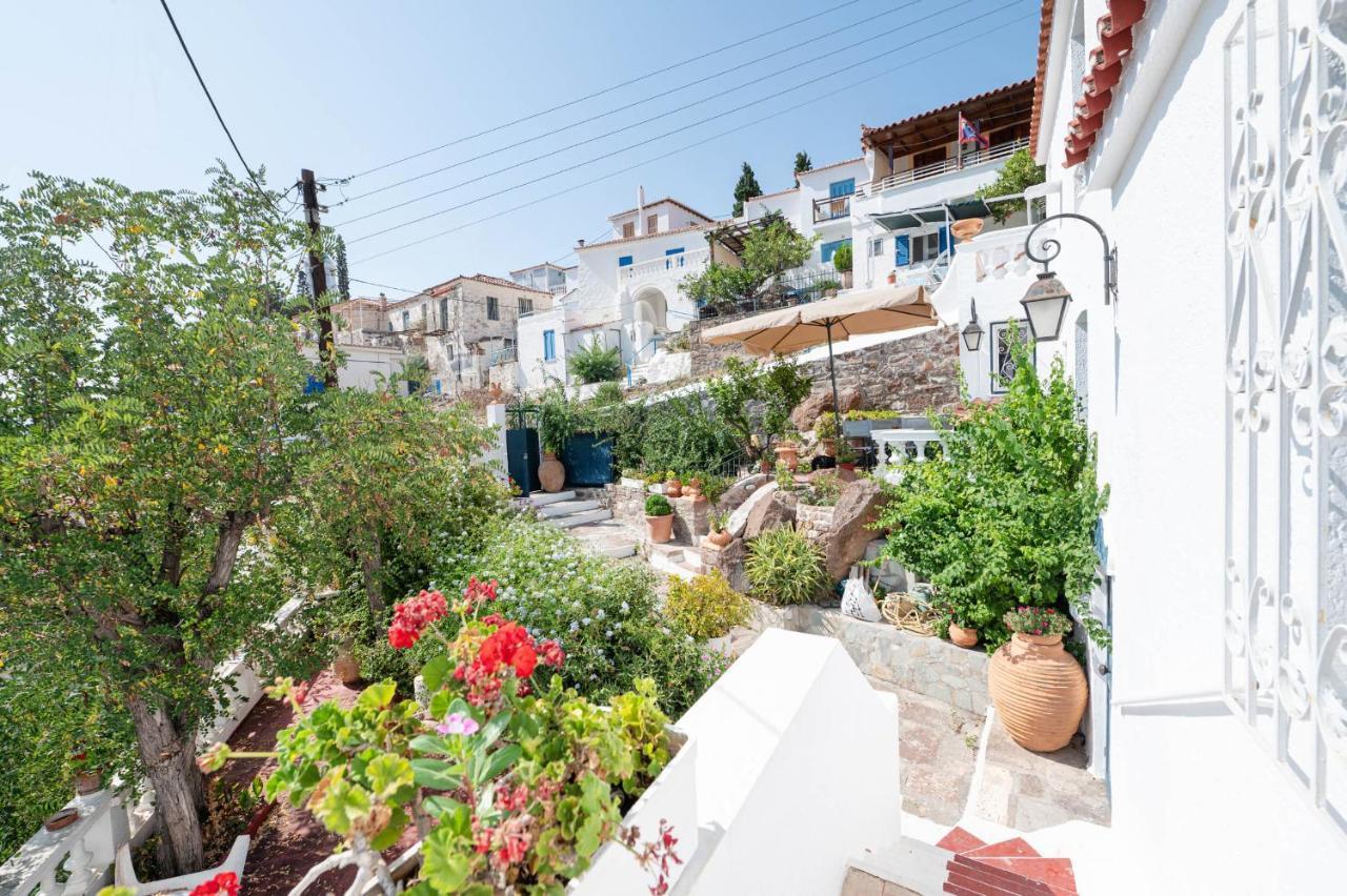 Traditional House Under The Clock Tower With Sweet View Poros Town Екстер'єр фото