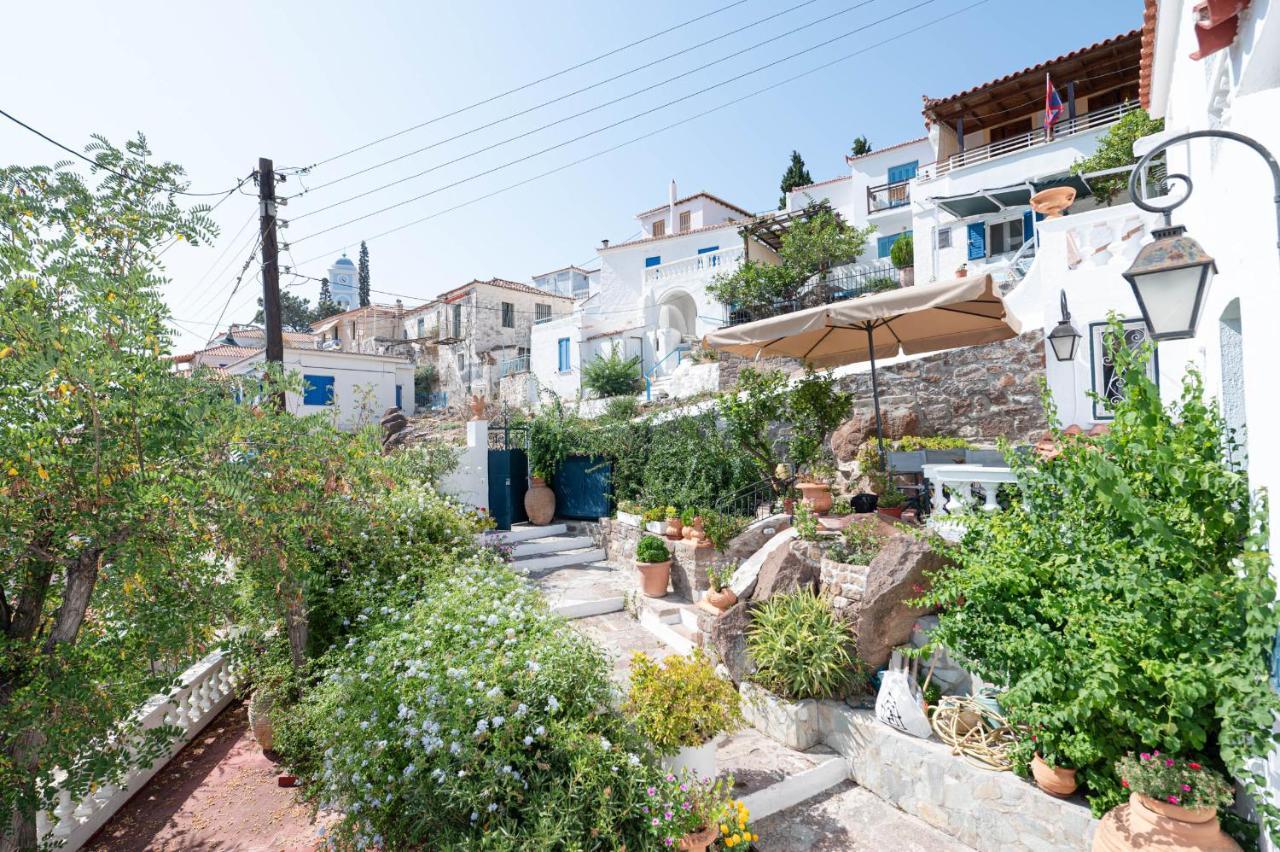 Traditional House Under The Clock Tower With Sweet View Poros Town Екстер'єр фото