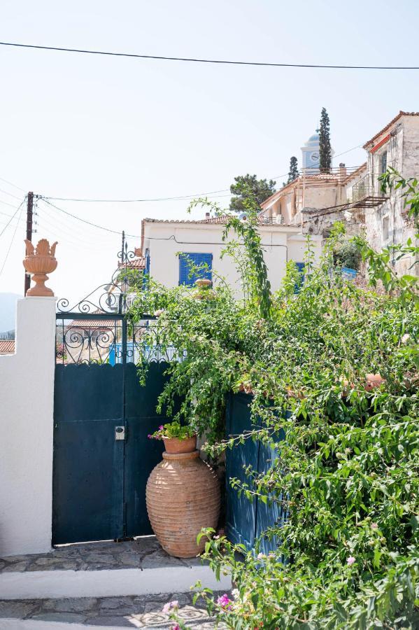 Traditional House Under The Clock Tower With Sweet View Poros Town Екстер'єр фото