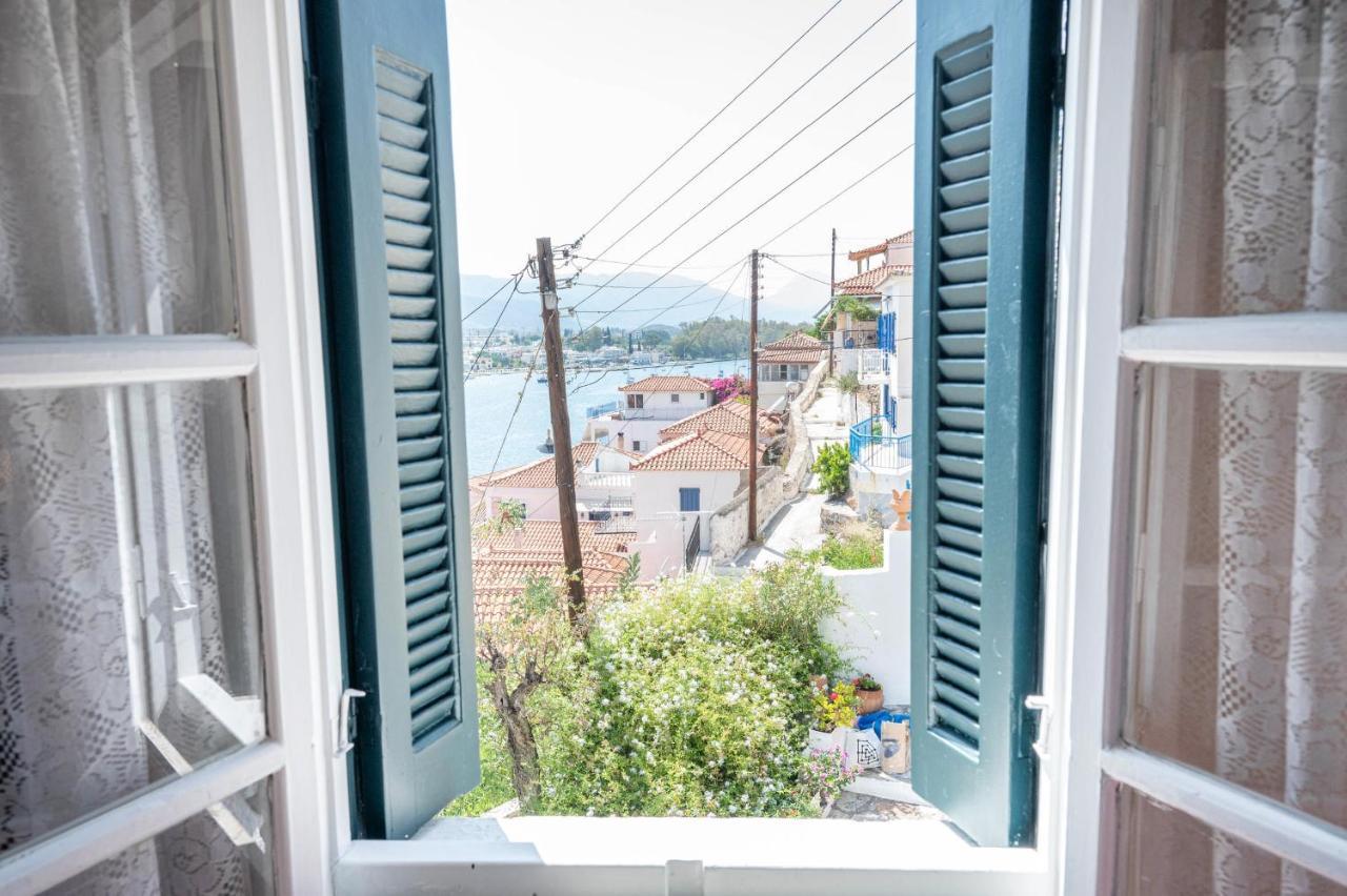 Traditional House Under The Clock Tower With Sweet View Poros Town Екстер'єр фото