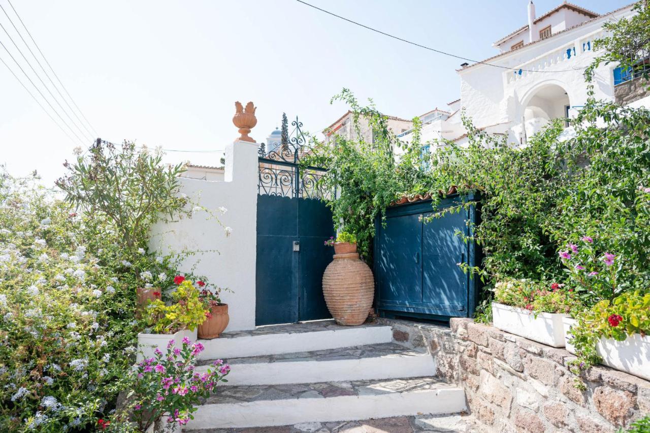 Traditional House Under The Clock Tower With Sweet View Poros Town Екстер'єр фото